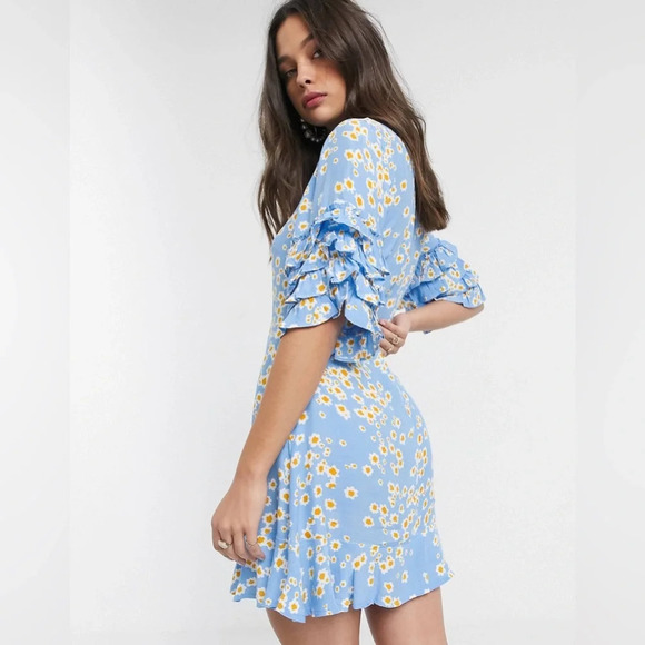 Faithfull The Brand serafina floral short sleeve mini dress with ruffle sleeve - Picture 2 of 11